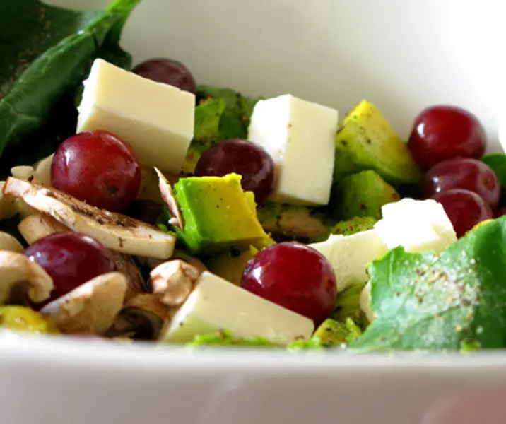 Ensalada reset (espinaca, apio, lechuga, champiñones)