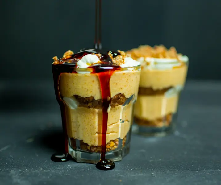 Cheesecake fácil de zapallo, avena y miel de palma