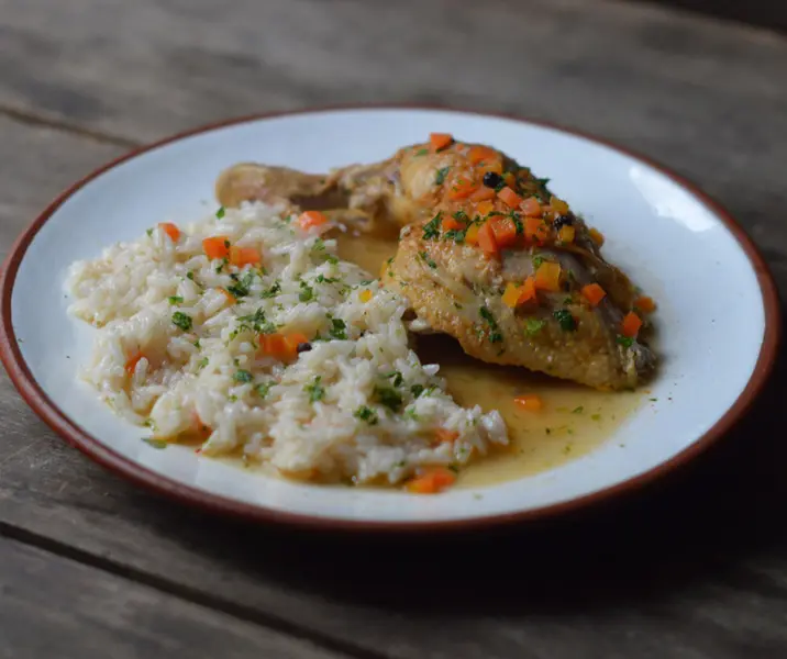 Pollo con arroz al jugo en 23 minutos