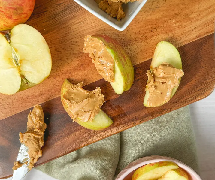 Manzana con mantequilla de maní