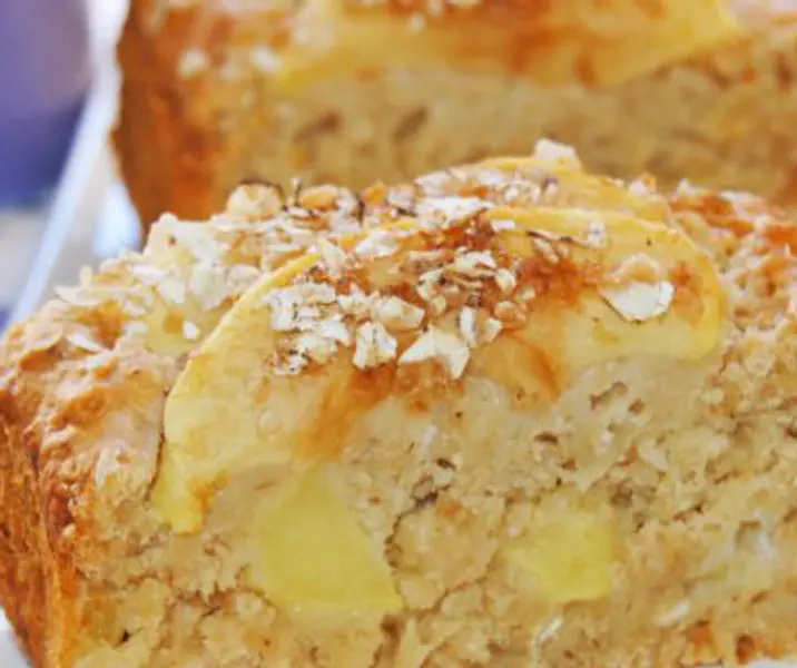 Postre de manzana, avena, nueces y pasas