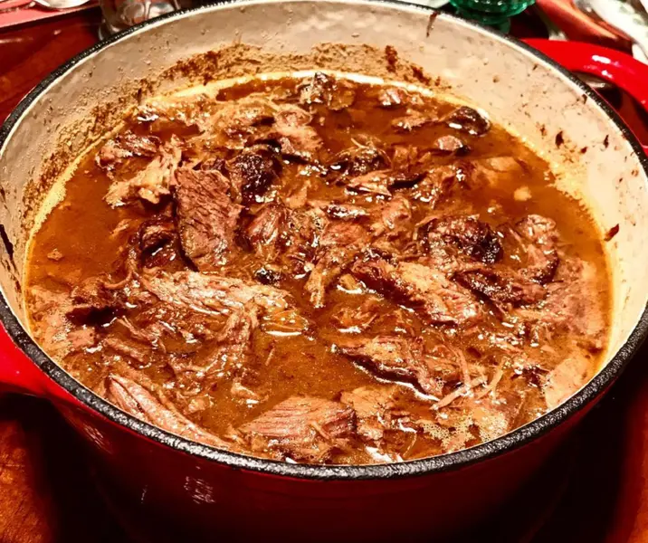 Carne al jugo con ensaladas