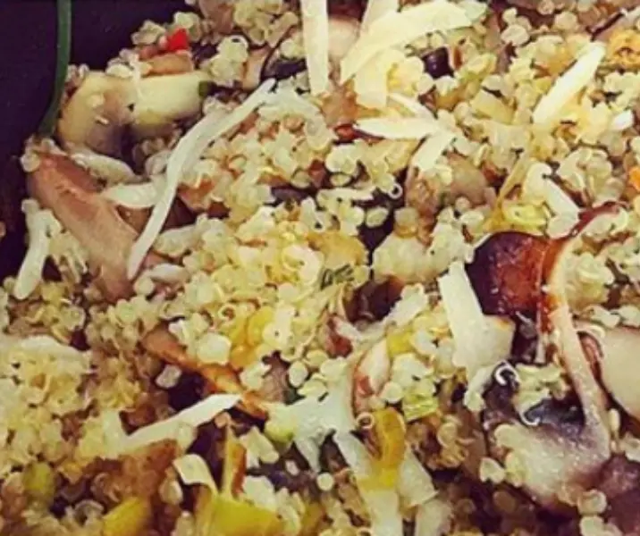 Quínoa a las hierbas con champiñones