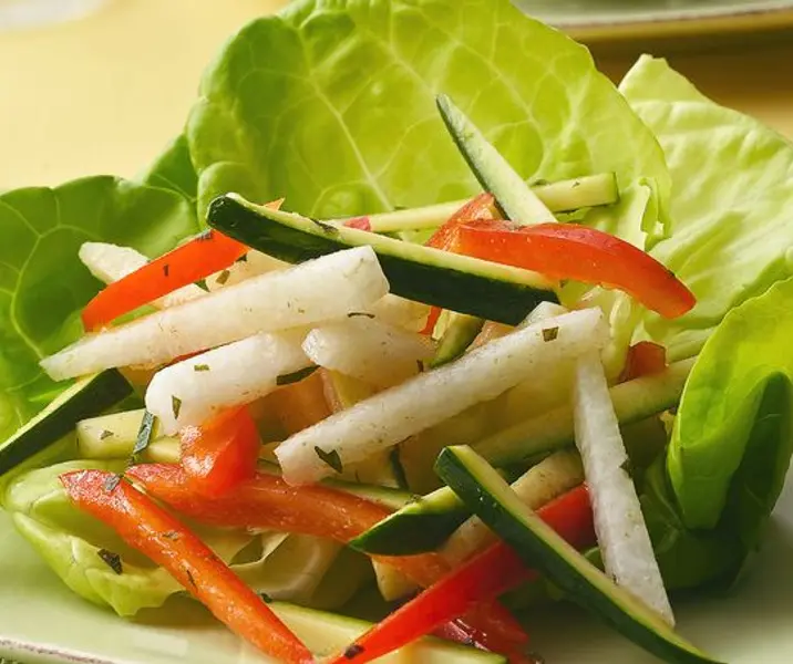 Zapallo italiano, lechuga y pimentón