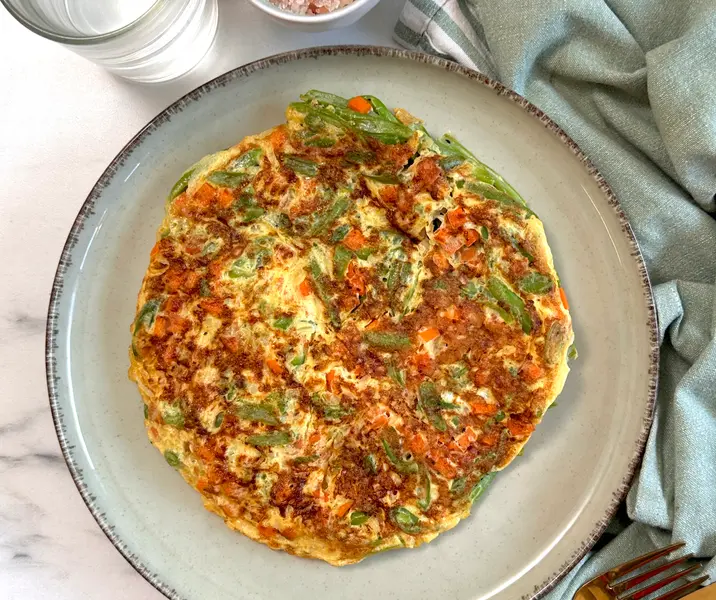 Tortilla de porotos verdes y zanahoria