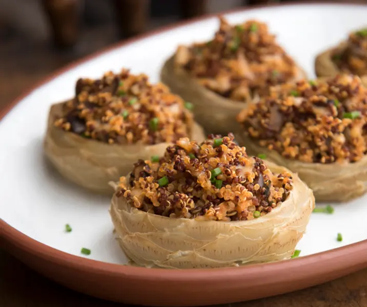 Alcachofas rellenas con quínoa