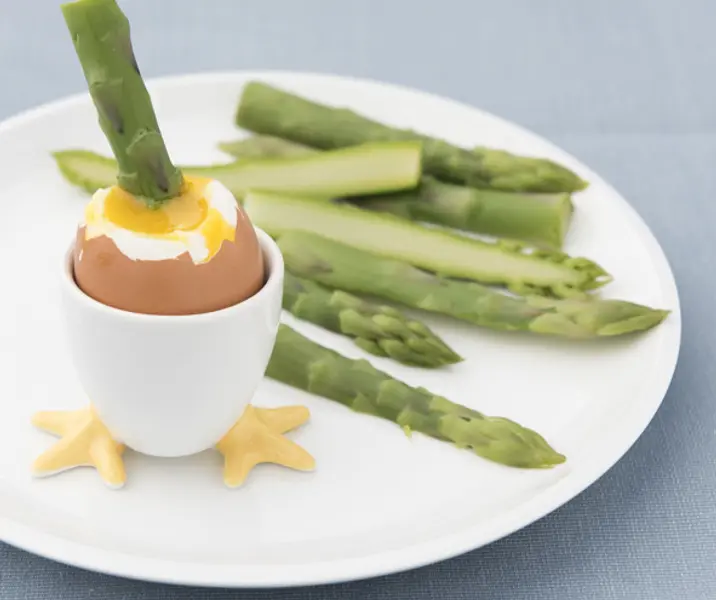 Huevo a la copa con espárragos