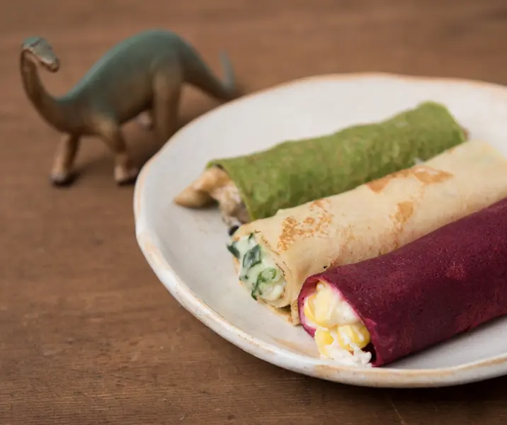 Panqueques de espinaca y betarraga rellenos con zapallo horneado y ricotta