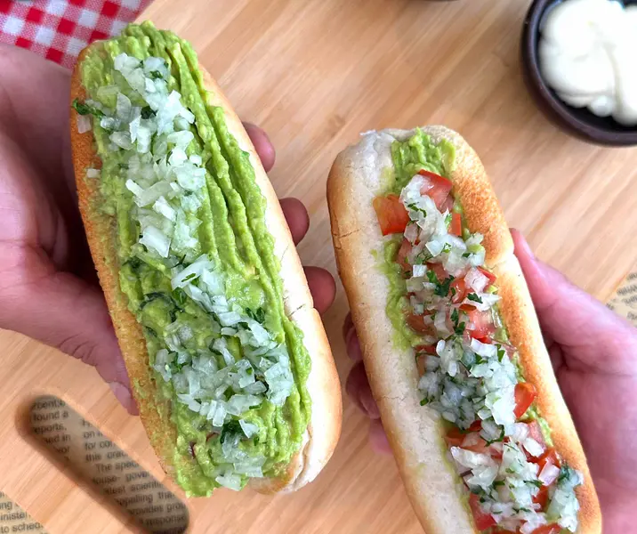 Día de completos de carne y salchicha