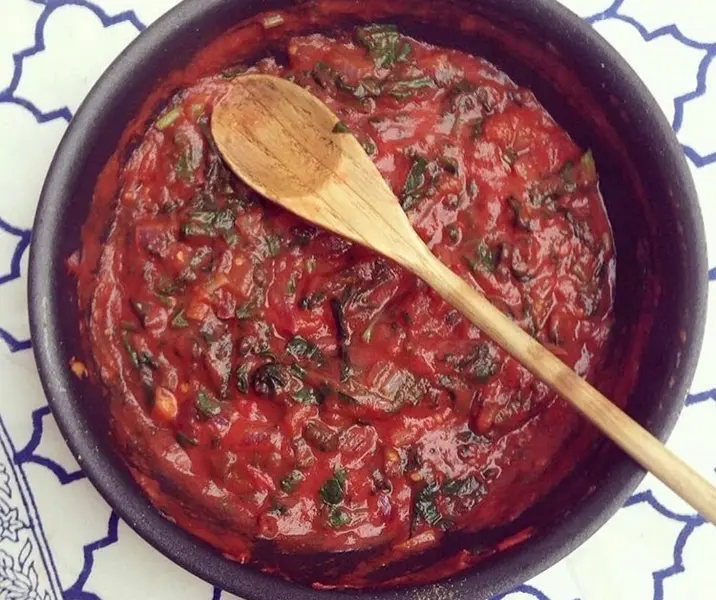 Penne con salsa de tomate vegana
