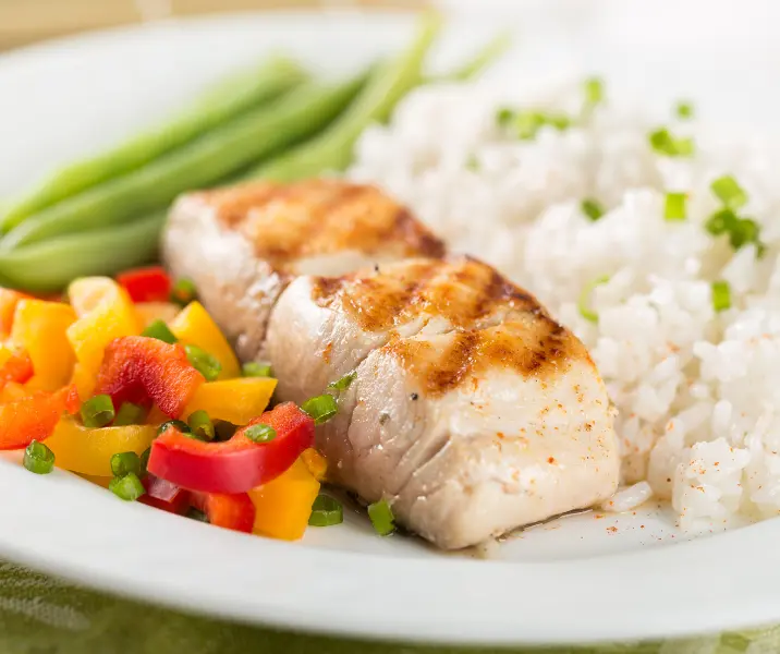 Pescado al horno con arroz