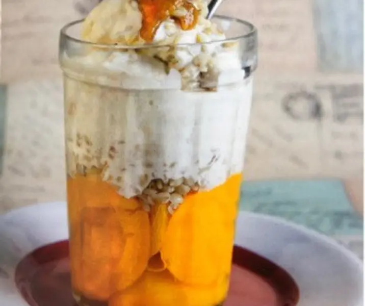 Helado de mote con huesillos