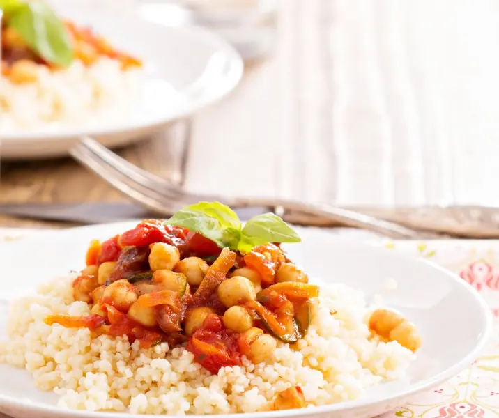 Cous cous con verduras asadas y garbanzos
