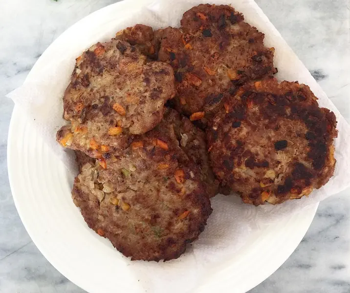 Hamburguesas caseras con puré de brócoli