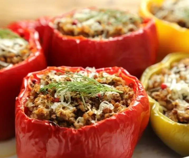 Pimentones rellenos con atún y quínoa