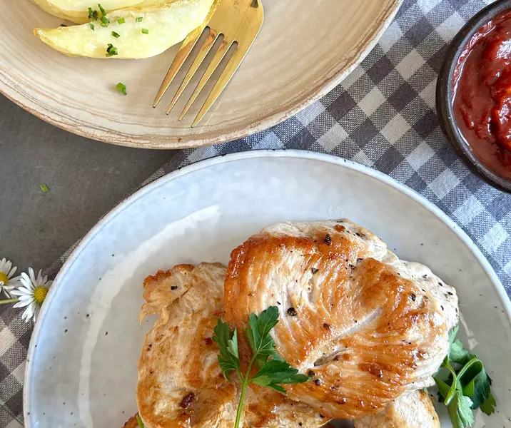 Filetitos de pavo con papas doradas
