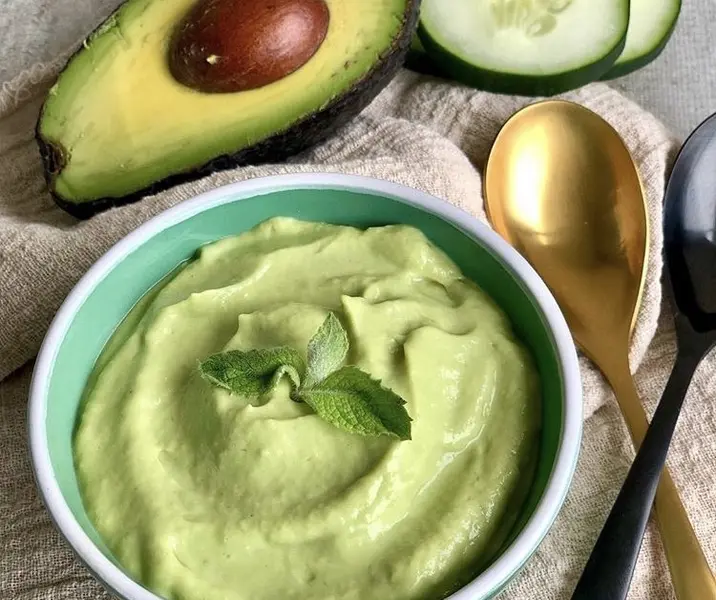 Sopa fría de palta y pepino