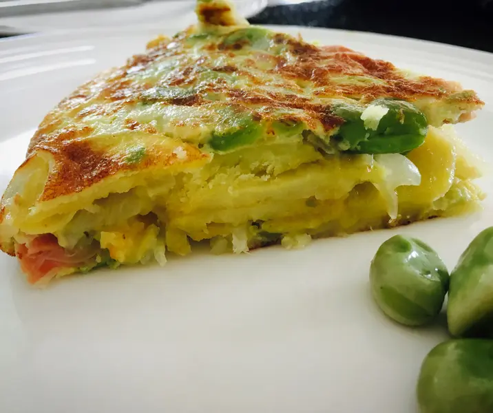 Tortilla de habas con jamón
