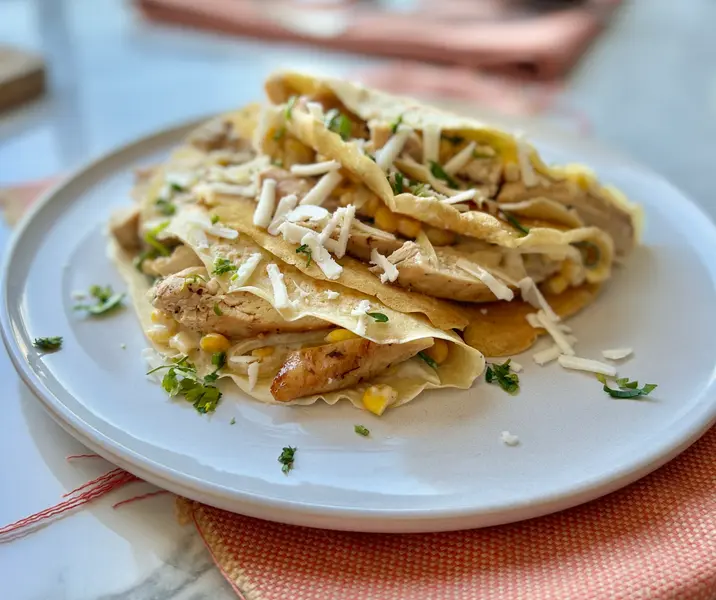Panqueques con pollo y choclo fácil