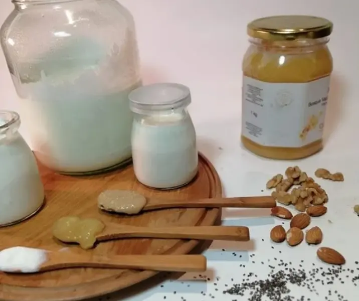 Yogurt natural con mermelada de damascos thermomix