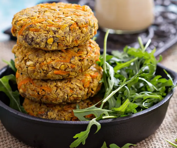 Hamburguesas de quínoa con ensalada