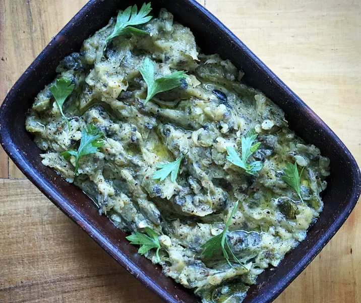 Plateada con puré rústico de zapallo italiano con aceitunas negras