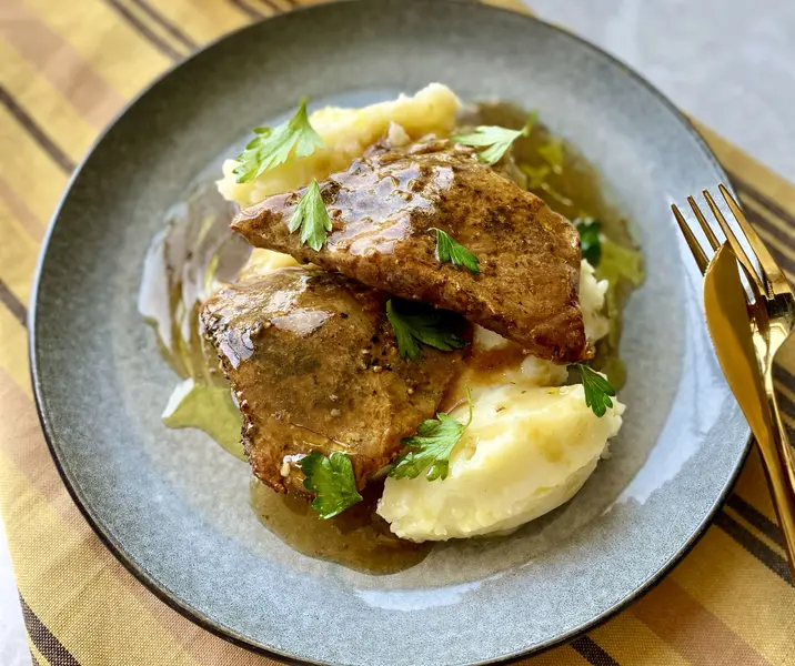 Plateada de cerdo cítrica con puré de papas