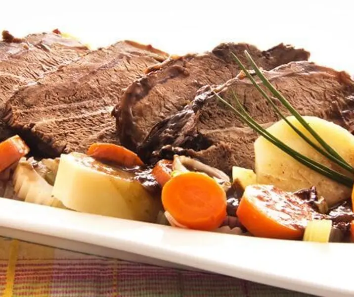 Choclillo a la olla con papas doradas