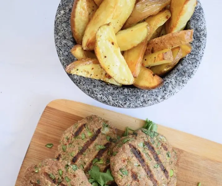Hamburguesas de pavo con papas rústicas