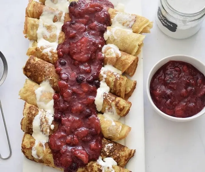 Crepes con salsa de berries
