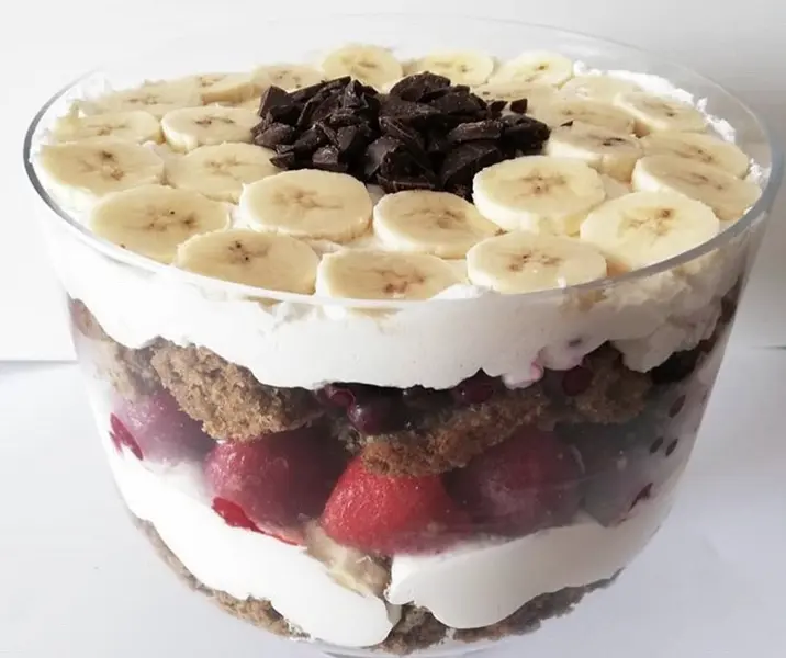 Trifle de frutillas y plátano