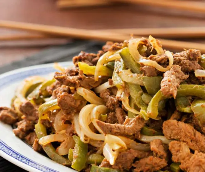 Ternera con pimientos y salsa picante con puré de papas thermomix