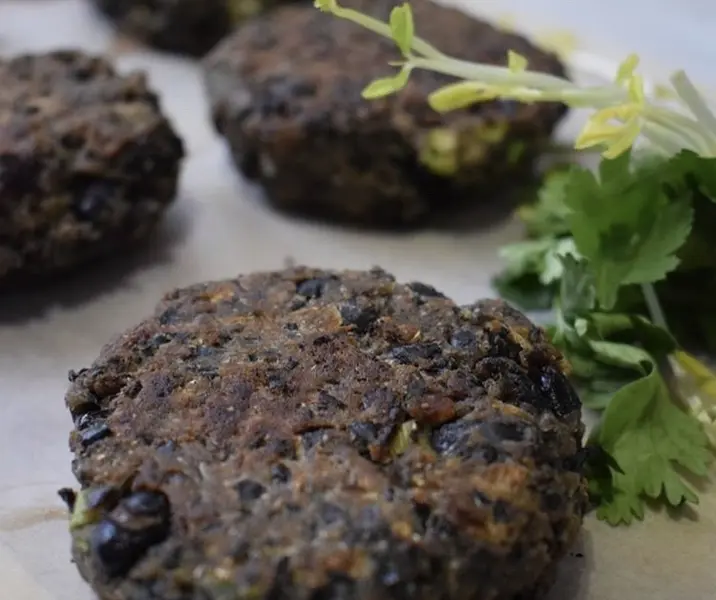 Hamburguesas de porotos negros con arroz integral