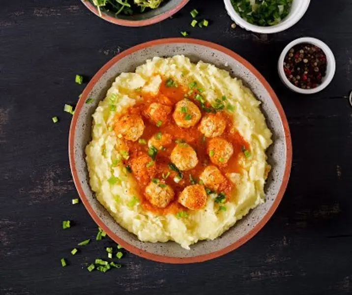 Albóndigas de lentejas con puré de papas