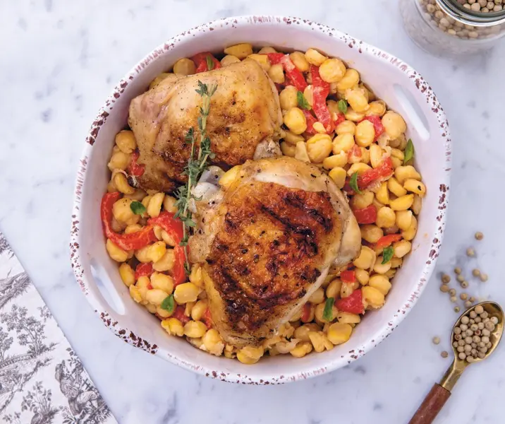 Trutro de pollo a la plancha con garbanzos y pimientos piquillo