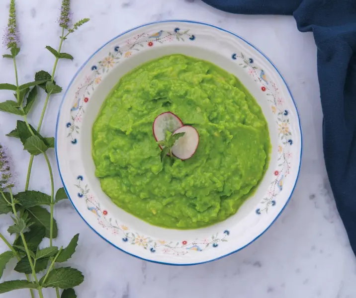 Puré de arvejas y menta con merluza con hierbas y limón