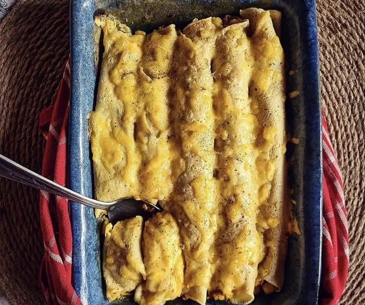 Panqueques rellenos con vegetales y carne de soya
