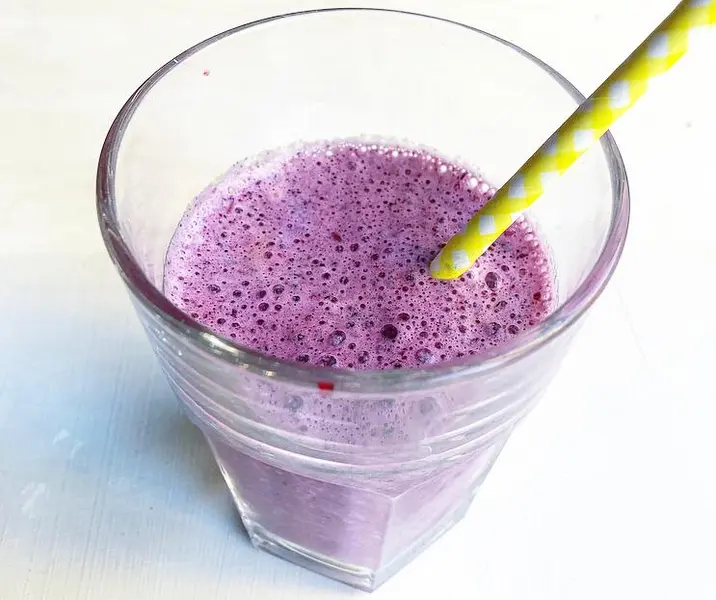 Leche con frutos rojos