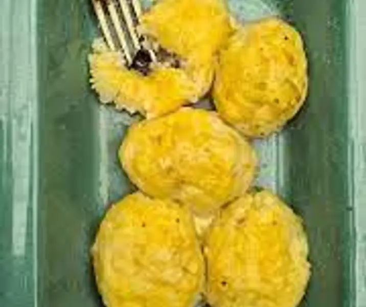 Papas rellenas con queso y aceitunas