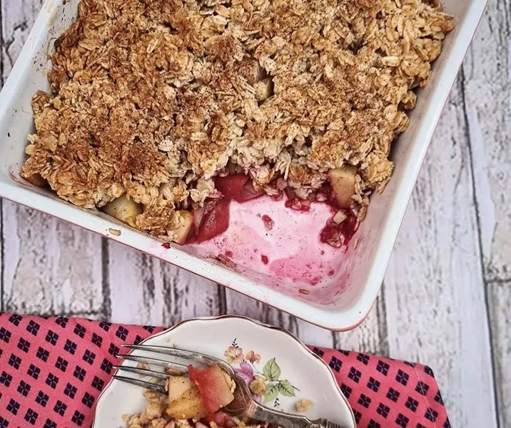 Crocante de manzanas y frambuesa