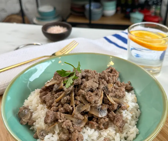 Arroz con carne molida y champiñones