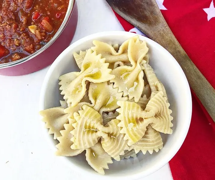 Corbatitas con salsa bolognesa