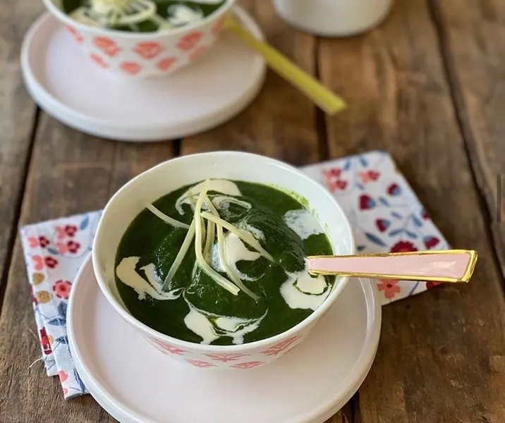 Sopa de brócoli y zapallo italiano