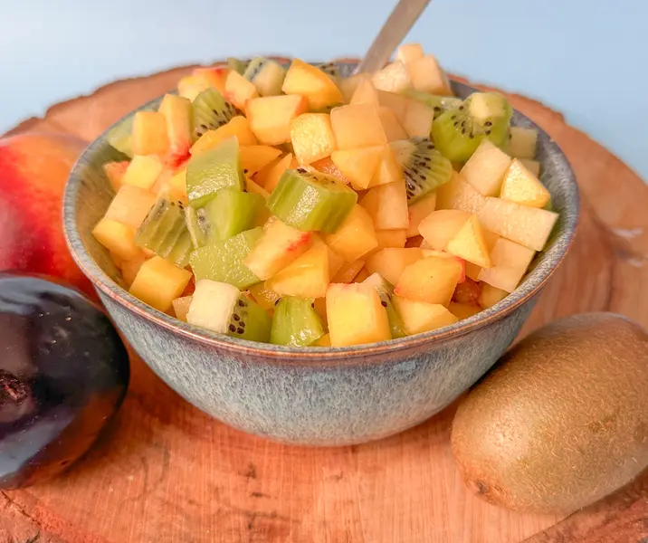 Ensalada frutal durazno-ciruela-kiwi
