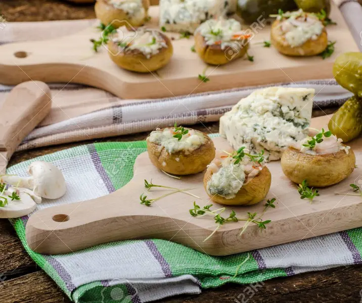 Champiñones rellenos con queso azul