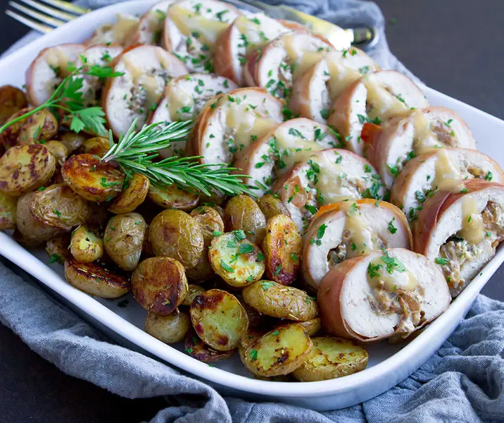 Pavo relleno acompañado de papitas al aceto balsámico