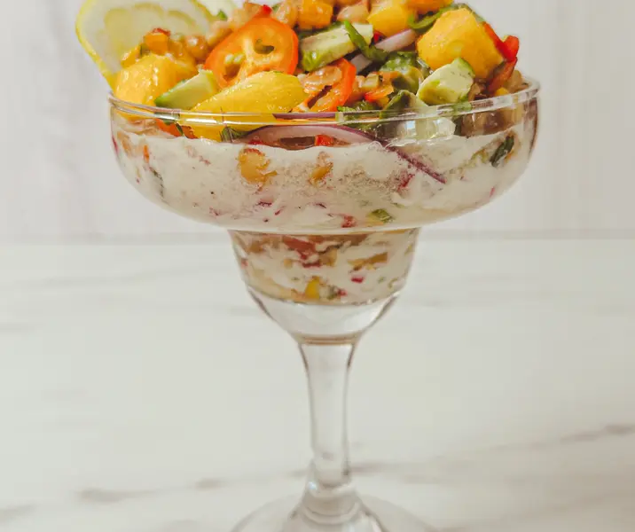 Ceviche de lentejas con palta y mango