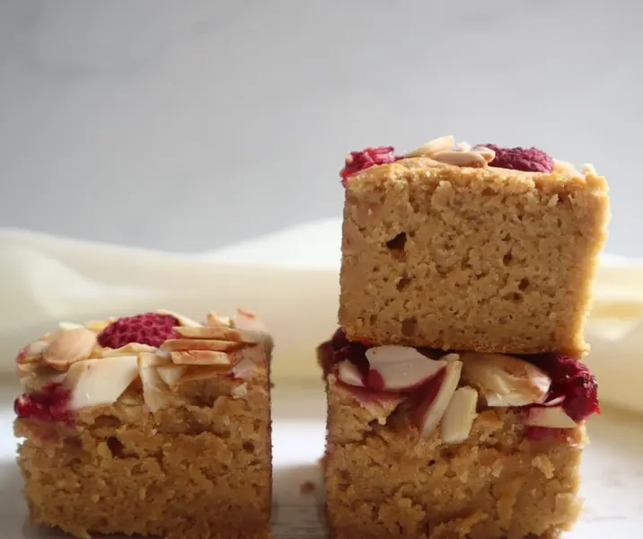 Queque de garbanzos y frambuesas