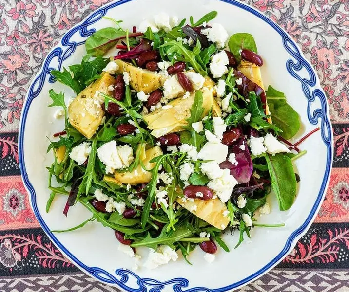 Ensalada de porotos rojos y alcachofa