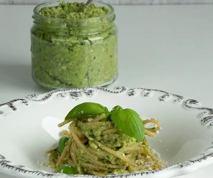 Pasta con pesto de brócoli